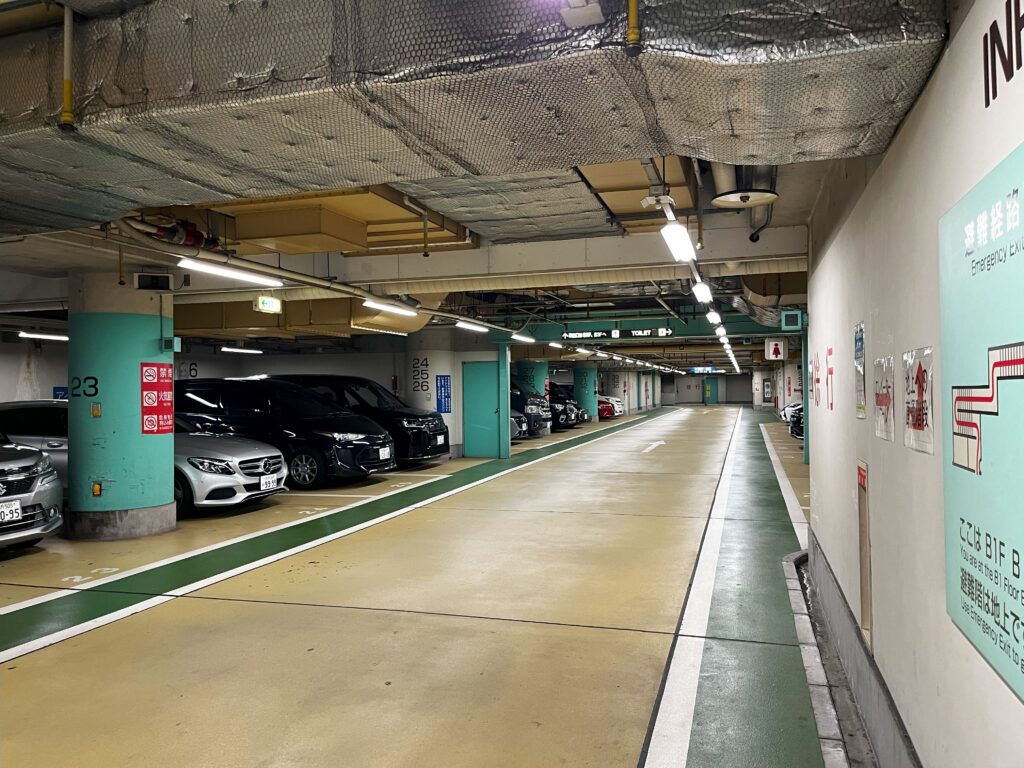 雷門地下駐車場の地下1階の駐車エリア